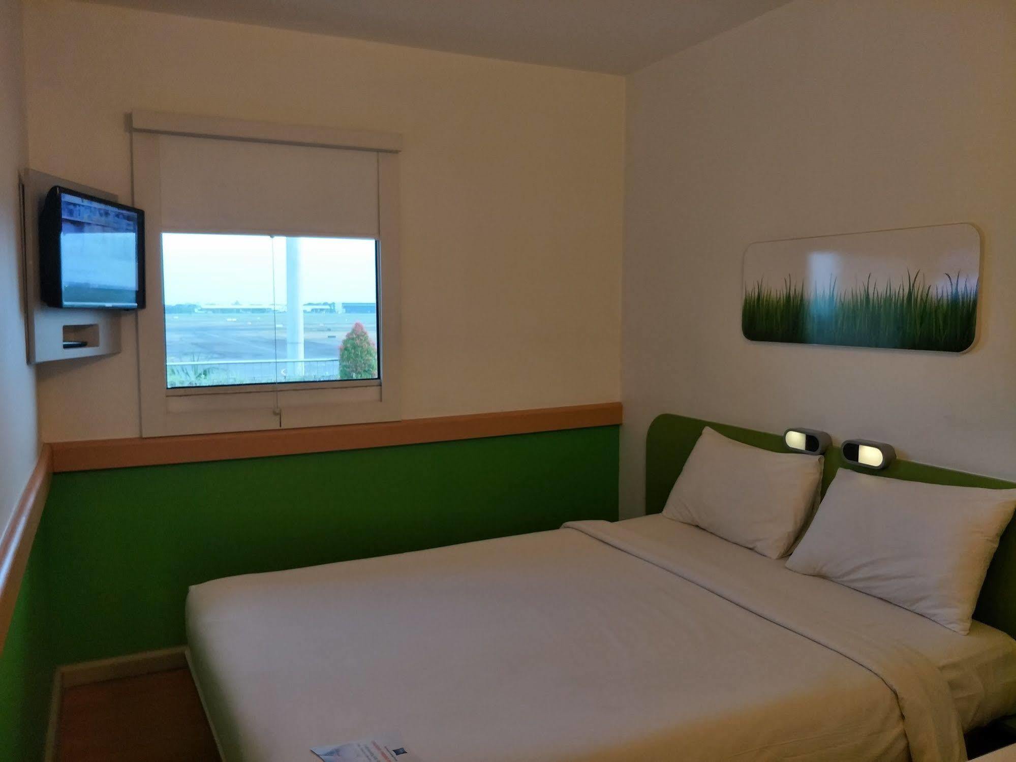 Cordia Hotel Surabaya Airport - Hotel Dalam Bandara - Formerly Ibis Budget Surabaya Airport Сидоарджо Экстерьер фото